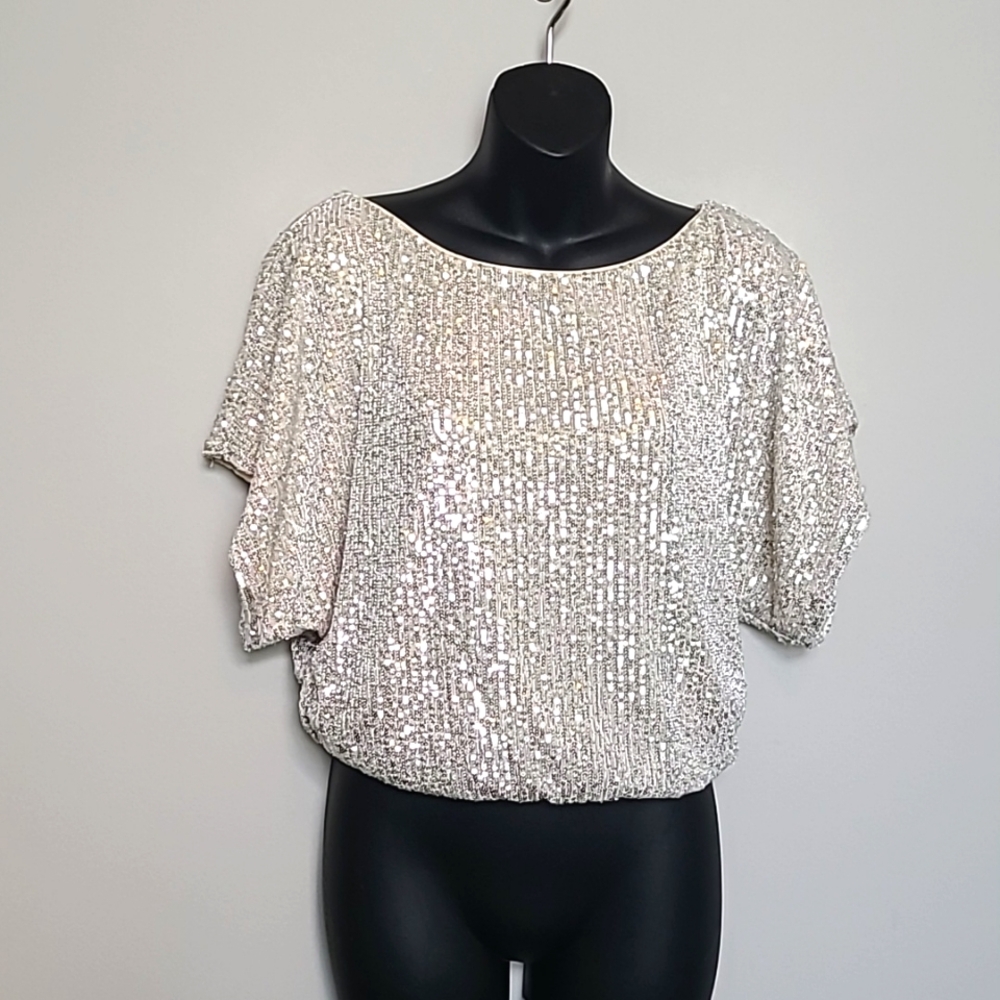Full sequined short sleeve blouse Small